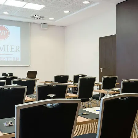 Western Premier Szálloda