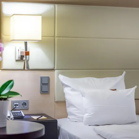 Operated By Beepartment Готель 4*