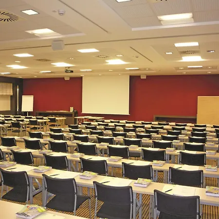 Operated By Beepartment Готель Регенсбург