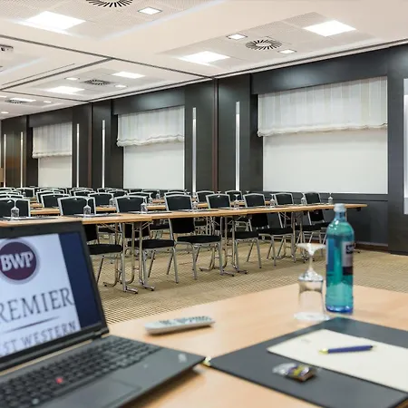 Western Premier Novina 4*