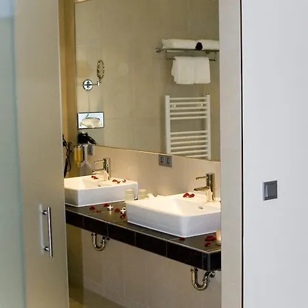 Operated By Beepartment Регенсбург